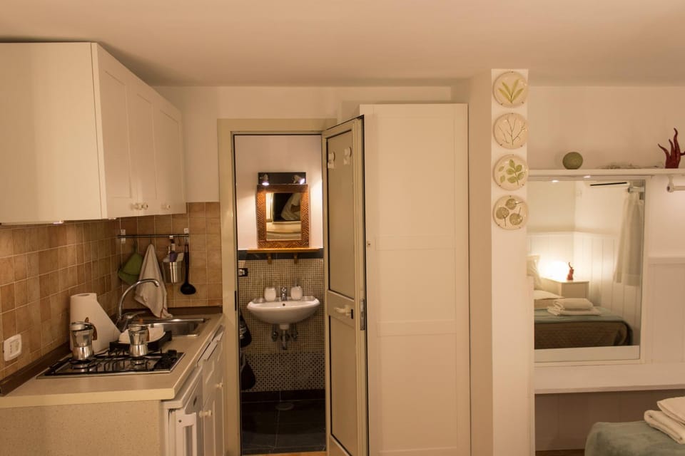Bathroom, Kitchen or kitchenette, Bedroom