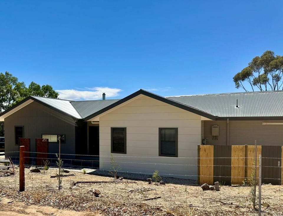 Ernie's Acre House in Watervale
