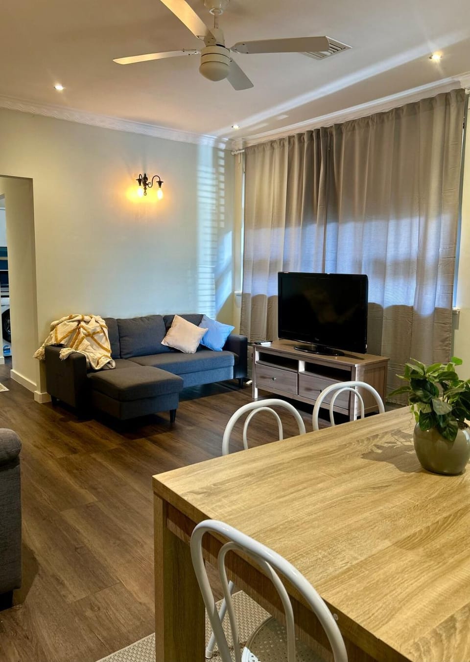 Communal lounge/ TV room, TV and multimedia, Living room, Photo of the whole room, Seating area, Dining area
