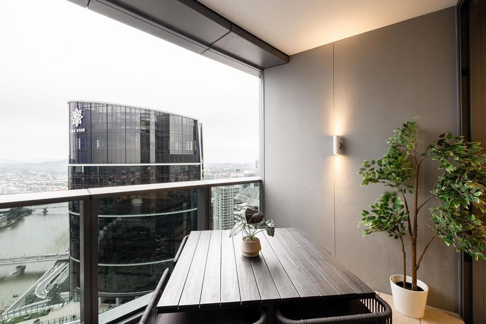 View (from property/room), Dining area, City view