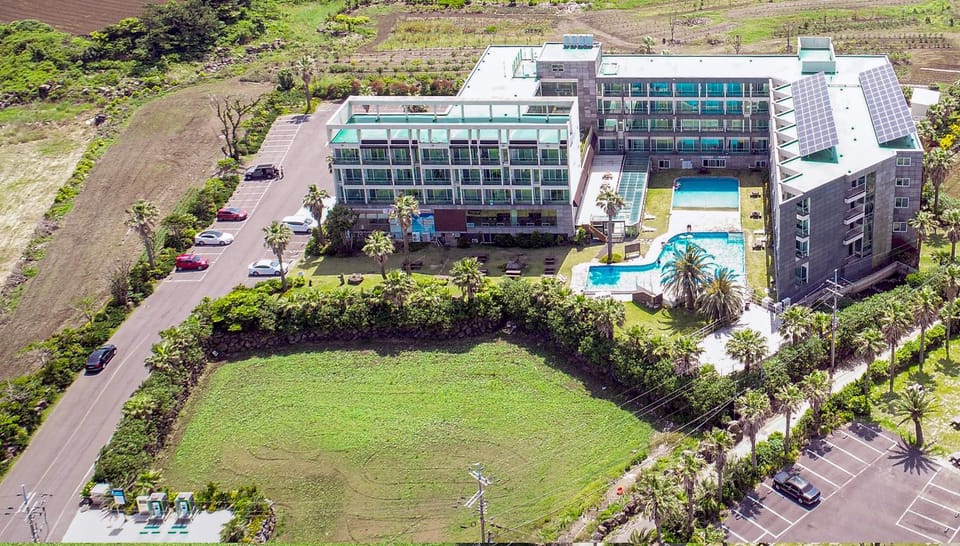 Property building, Facade/entrance, Bird's eye view, Other, Floor plan