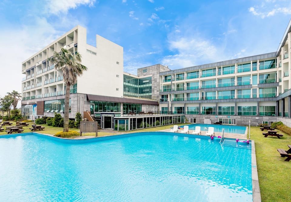 Property building, BBQ facilities, Swimming pool