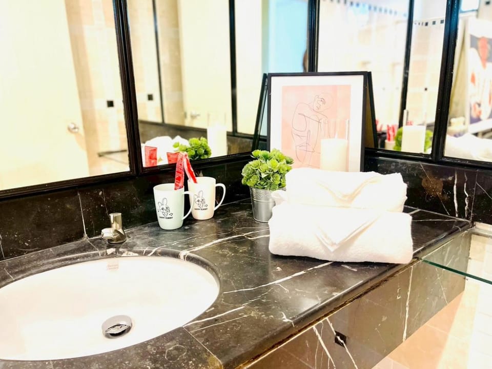 Private Pool Villas Sukhumvit 26 Near BTS Phrom Phong and EmSphere Villa in Bangkok