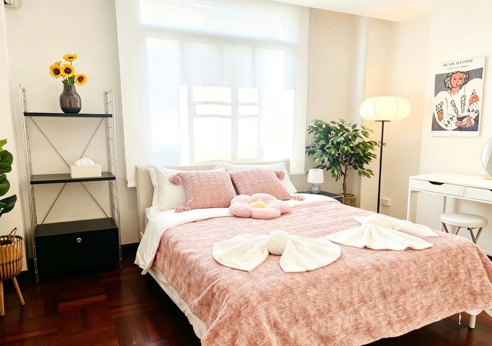 Private Pool Villas Sukhumvit 26 Near BTS Phrom Phong and EmSphere Villa in Bangkok