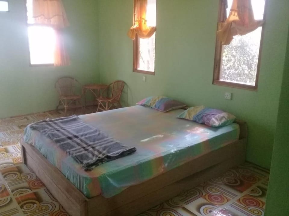 Bunda Homestay and Garden Warung Bed and Breakfast in Teluk Sebong