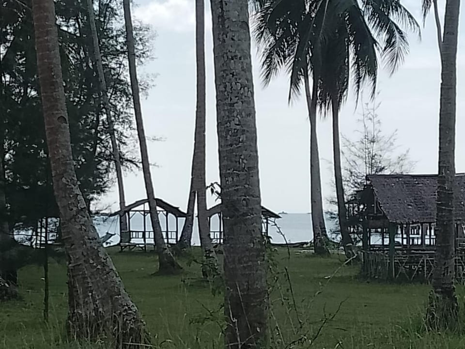 Bunda Homestay and Garden Warung Bed and Breakfast in Teluk Sebong