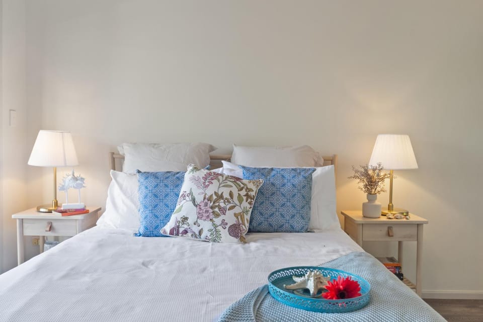 Tranquil 3BR THome w Spa bath, BBQ & EV Parking House in Wollongong