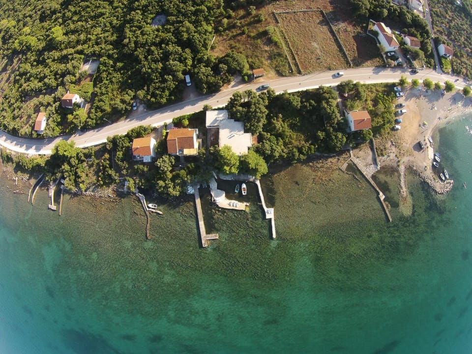 Property building, Off site, Neighbourhood, Bird's eye view, Beach, Sea view, Area and facilities, Location