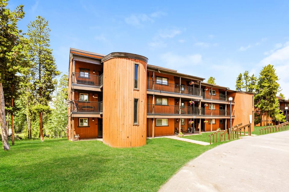 Whisk Away to Winter Park 2 BDR 5 Min from Skiing House in Fraser