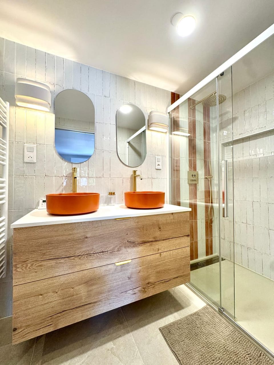 Shower, Bathroom, hair dryier