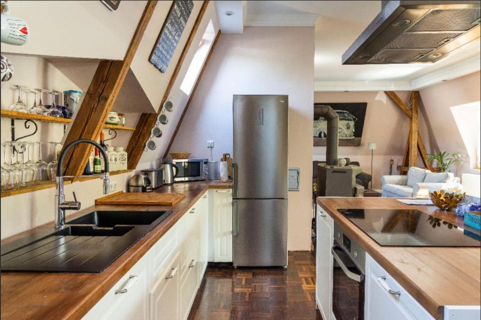 Coffee/tea facilities, Kitchen or kitchenette, dishwasher, oven, stove, toaster
