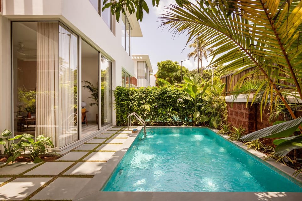 Property building, Swimming pool, Swimming pool