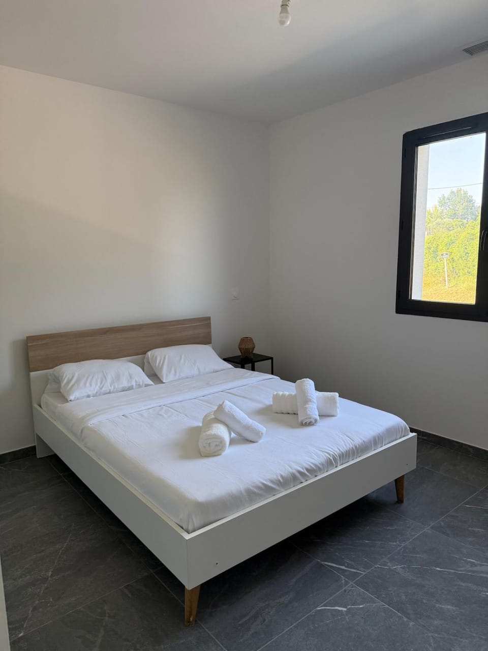 Bed, Photo of the whole room, Bedroom, towels