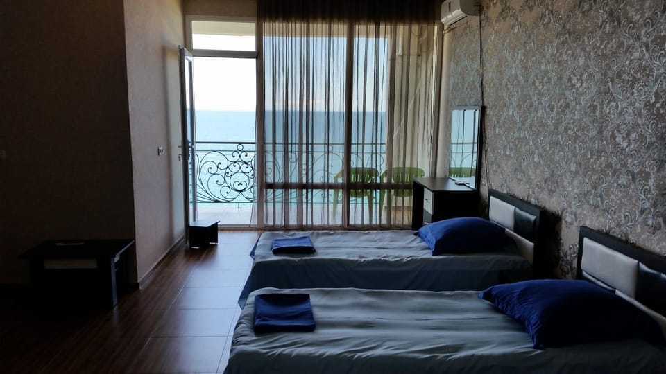 Shower, Toilet, TV and multimedia, Balcony/Terrace, Garden view, Sea view