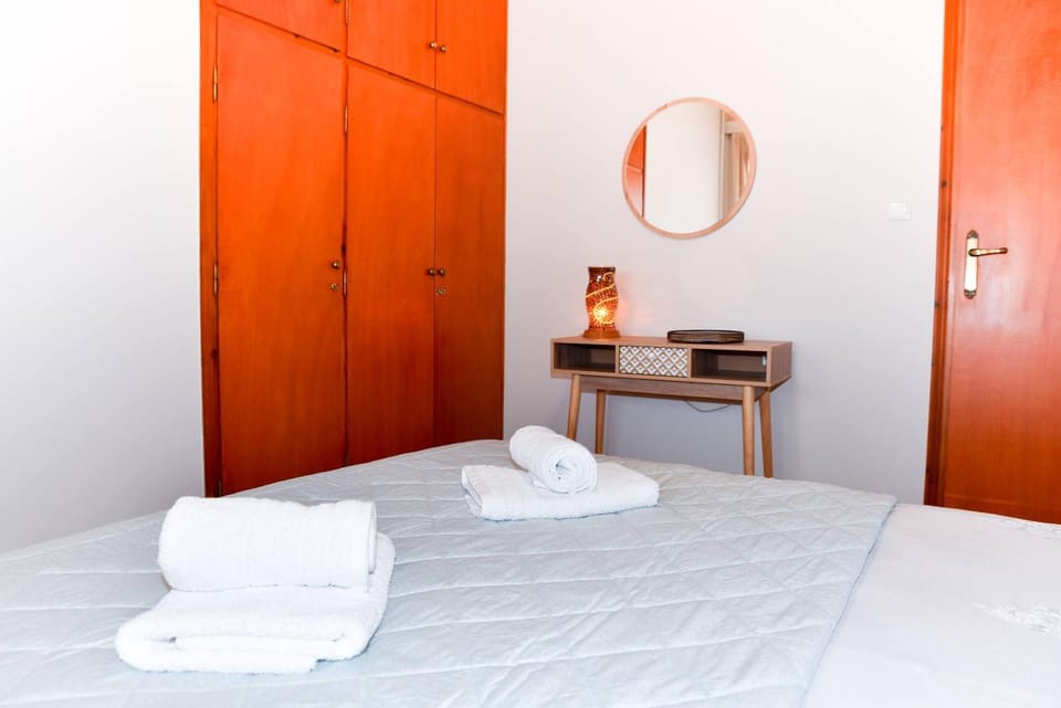 Bed, Photo of the whole room, Bedroom, towels, wardrobe