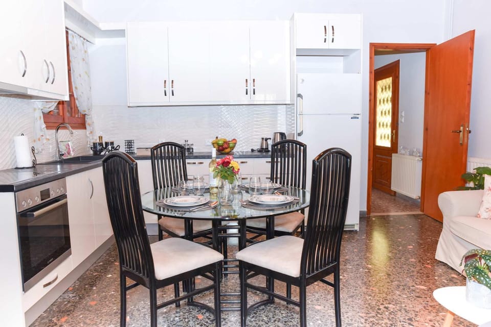 Dining area, oven, stove