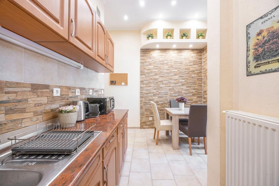 Kitchen or kitchenette, Dining area, dishwasher, oven, stove