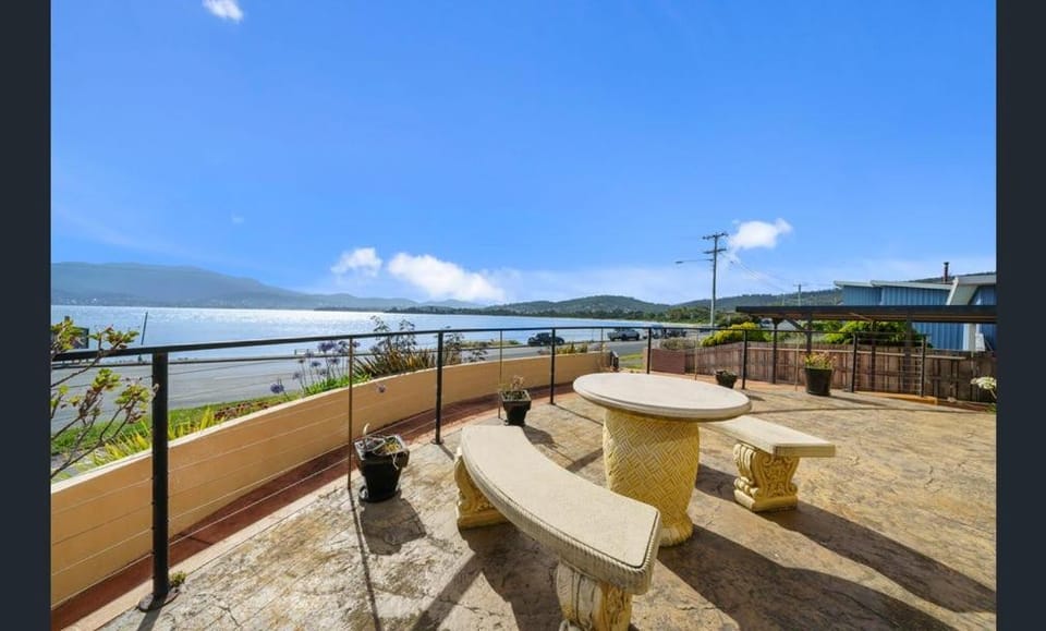 Beachfront House near Hobart House in Tasmania