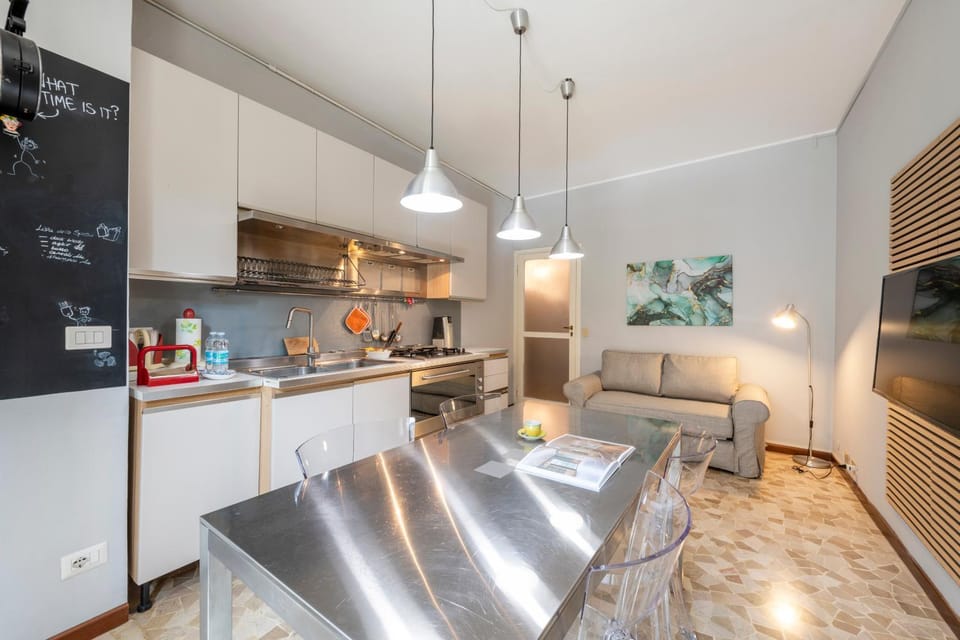 Kitchen or kitchenette, Living room, Dining area, oven