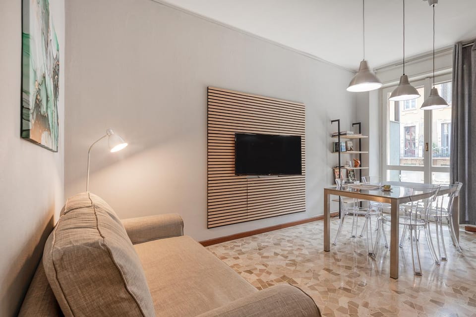 Communal lounge/ TV room, TV and multimedia, Living room, Seating area, Dining area