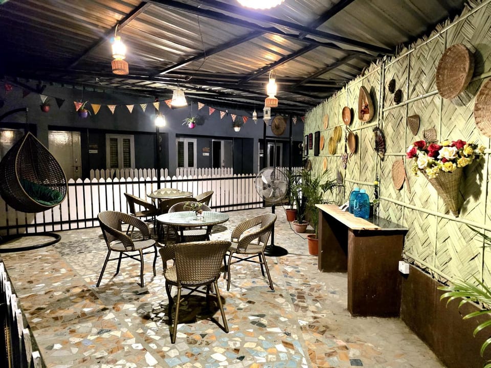 Restaurant/places to eat, Restaurant/places to eat, Balcony/Terrace