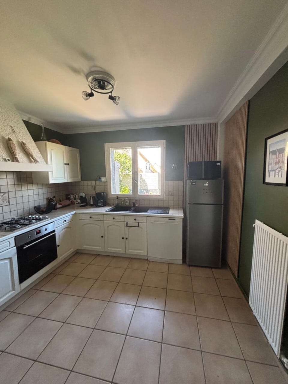 Coffee/tea facilities, dishwasher, microwave, oven, stove, toaster, washing machine, kitchen