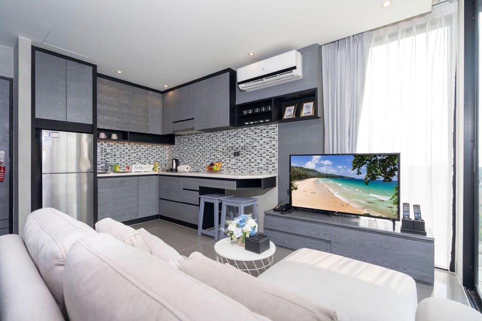 TV and multimedia, Kitchen or kitchenette, Photo of the whole room, Dining area