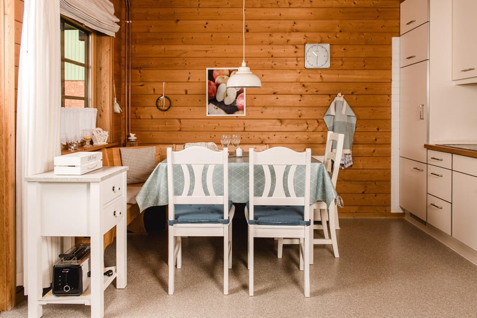 Seating area, Dining area