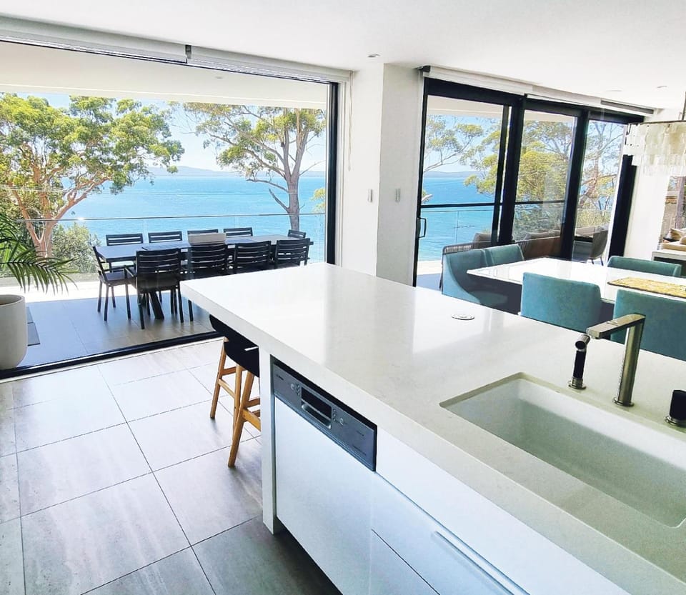Luxury Couples Escape - Vue One House in Corlette