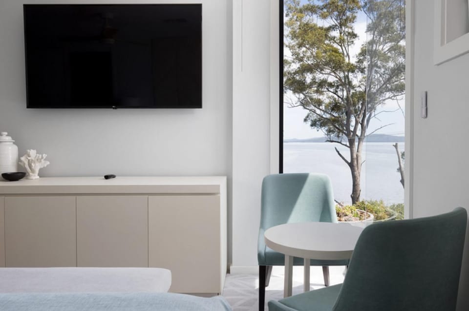 Luxury Couples Escape - Vue One House in Corlette