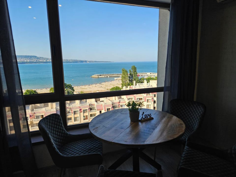 Day, Natural landscape, Balcony/Terrace, Living room, Sea view