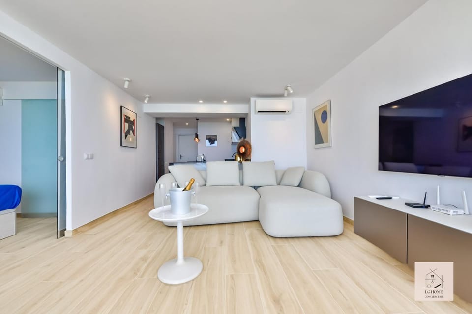 TV and multimedia, Seating area
