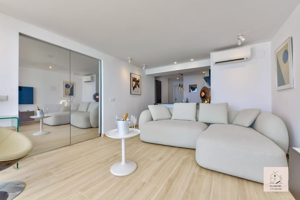 Living room, air conditioner