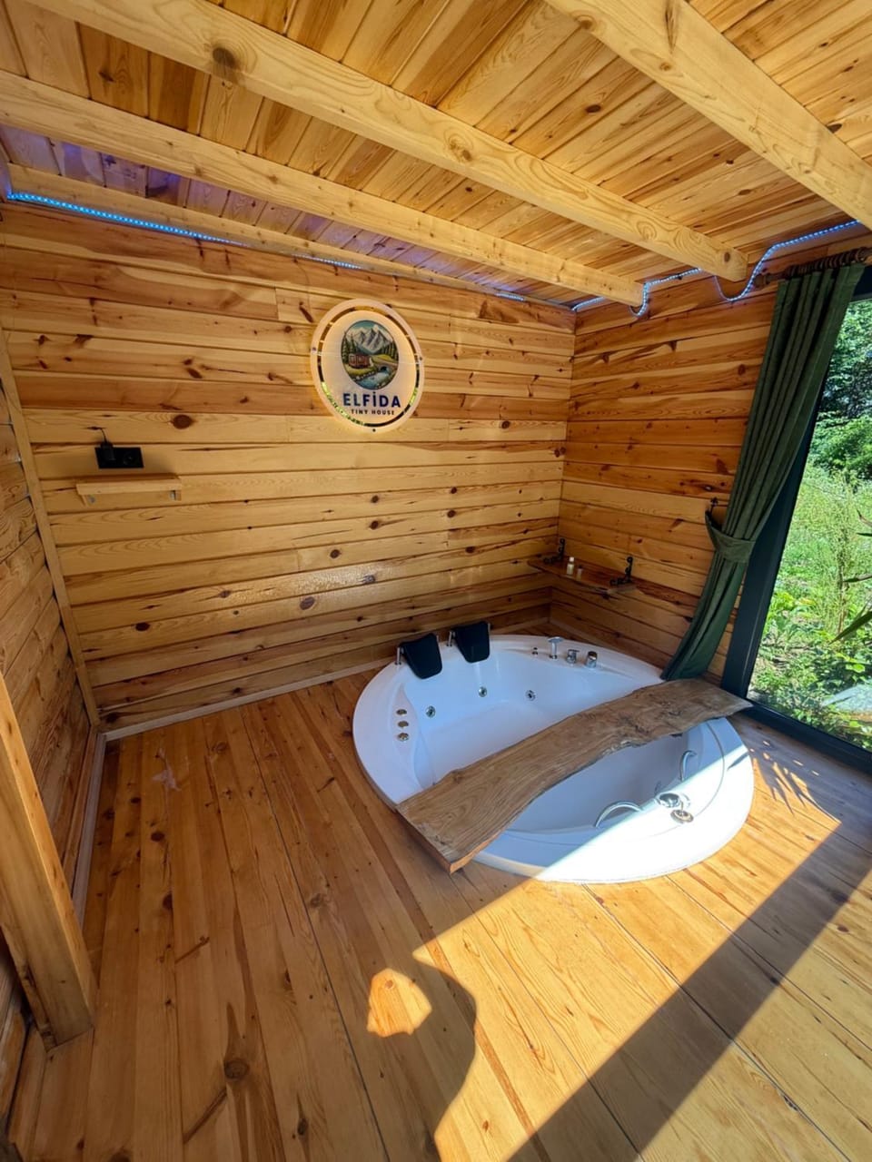 Natural landscape, Bathroom, towels