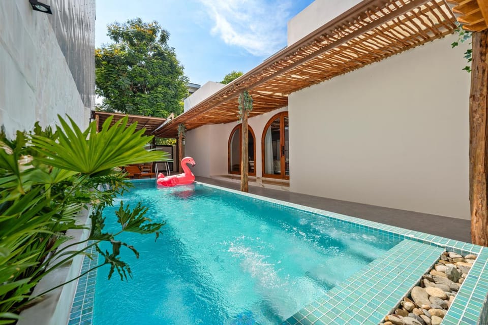 Day, Pool view, Swimming pool, Swimming pool, sunbed