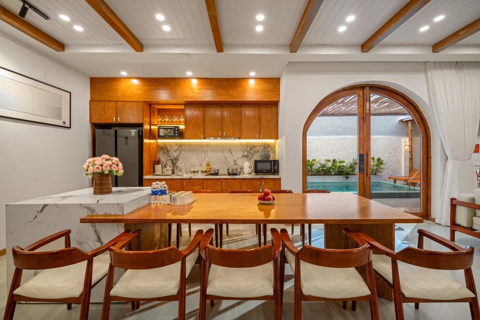 Kitchen or kitchenette, Kitchen or kitchenette, Living room, Seating area, Dining area, stove