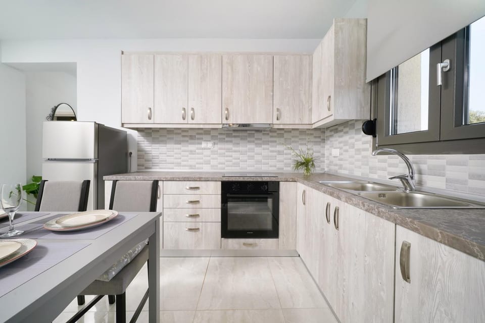 Kitchen or kitchenette, oven, stove