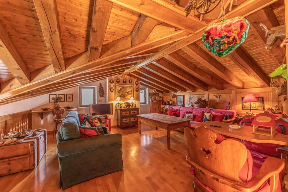 Communal lounge/ TV room, Living room