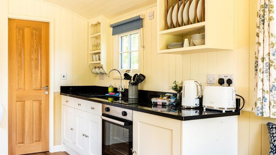 La Belle Roulotte Apartment in Mid Sussex District