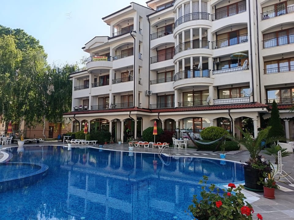 Property building, Swimming pool