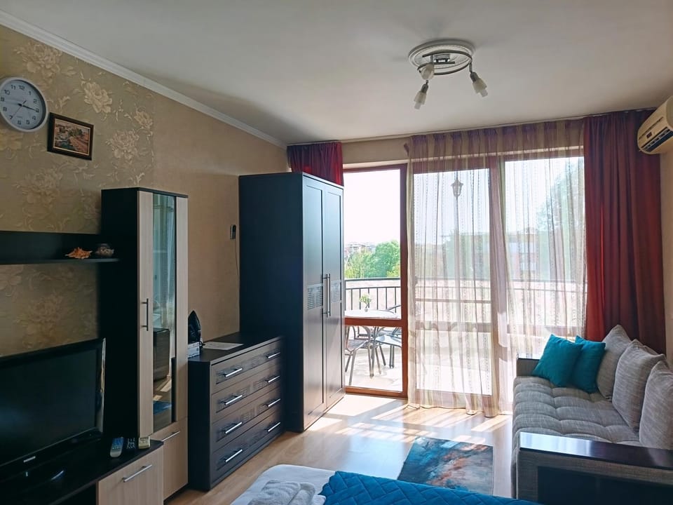 View (from property/room), Balcony/Terrace, Seating area, Dining area