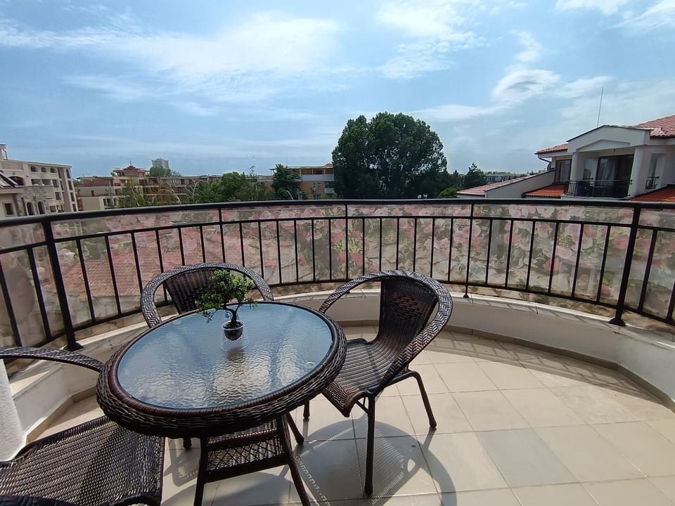 View (from property/room), Balcony/Terrace