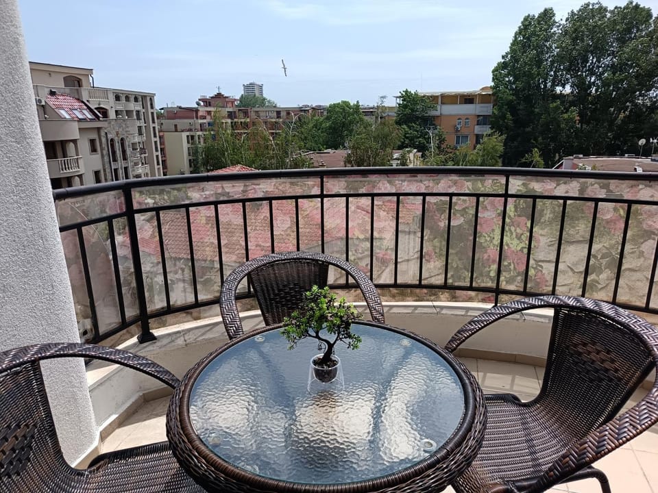 View (from property/room), Balcony/Terrace