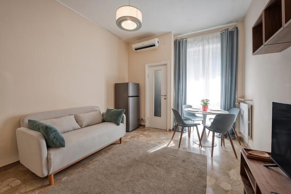 Living room, Dining area, internet, air conditioner