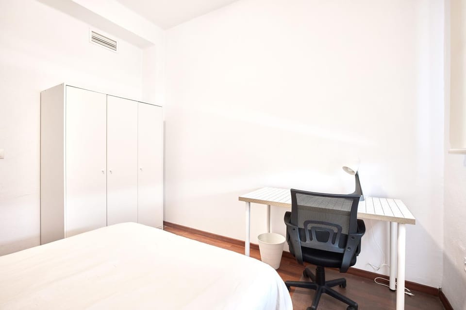 Bed, Photo of the whole room, Bedroom, wardrobe, air conditioner