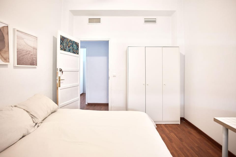 Bed, Photo of the whole room, Bedroom, wardrobe, air conditioner