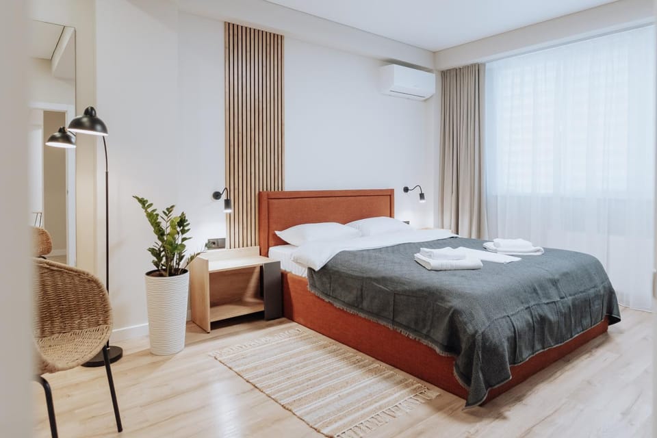 Bed, Photo of the whole room, Bedroom, towels