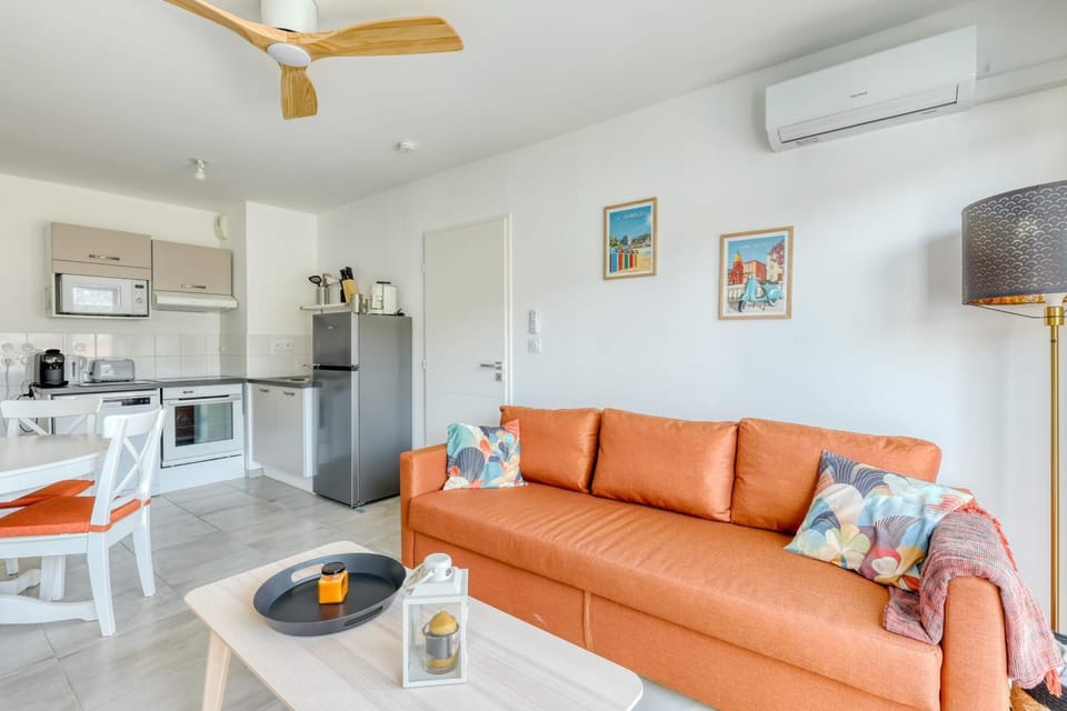 2-Bedroom Apartment with Pool Parking & Balcony Apartment in Le Lavandou