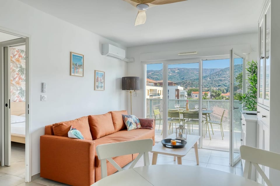 2-Bedroom Apartment with Pool Parking & Balcony Apartment in Le Lavandou