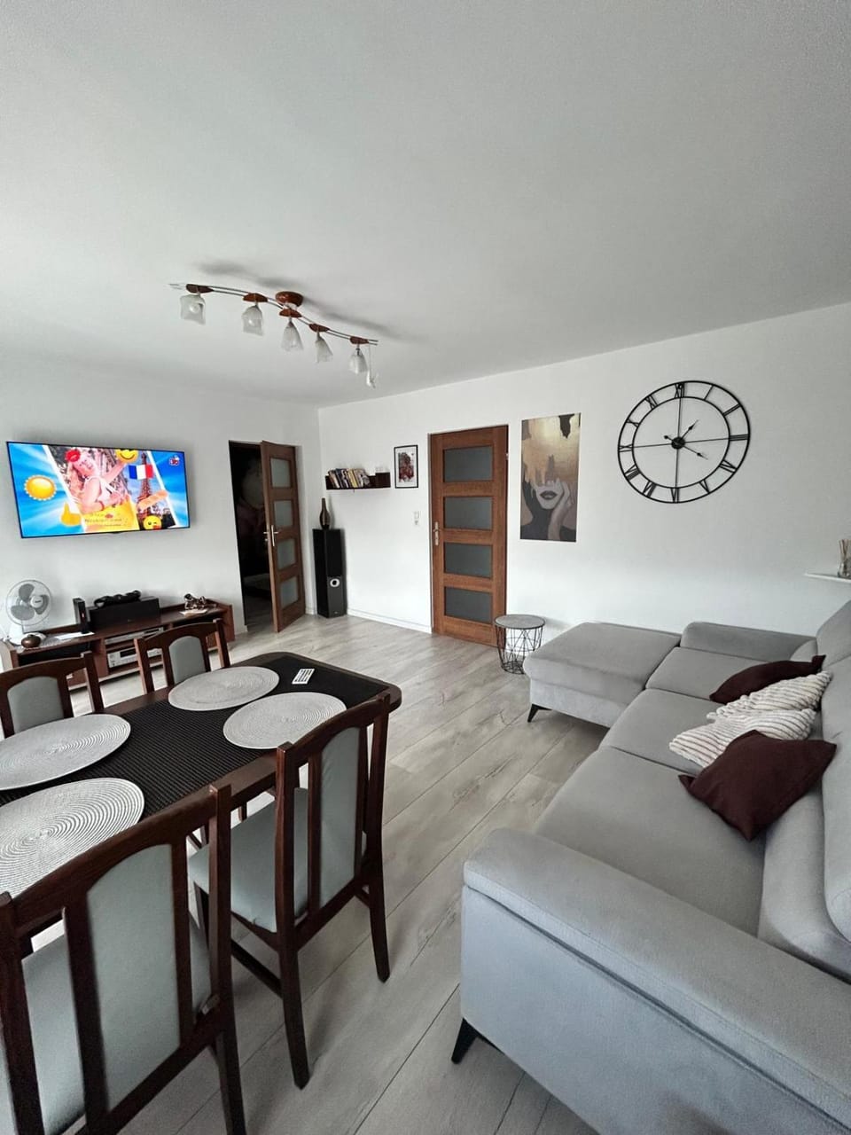 Communal lounge/ TV room, TV and multimedia, Living room, Seating area